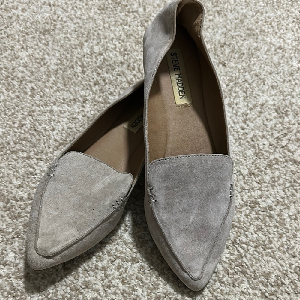 Steve Madden Cream Flats Sleek Modern Design
